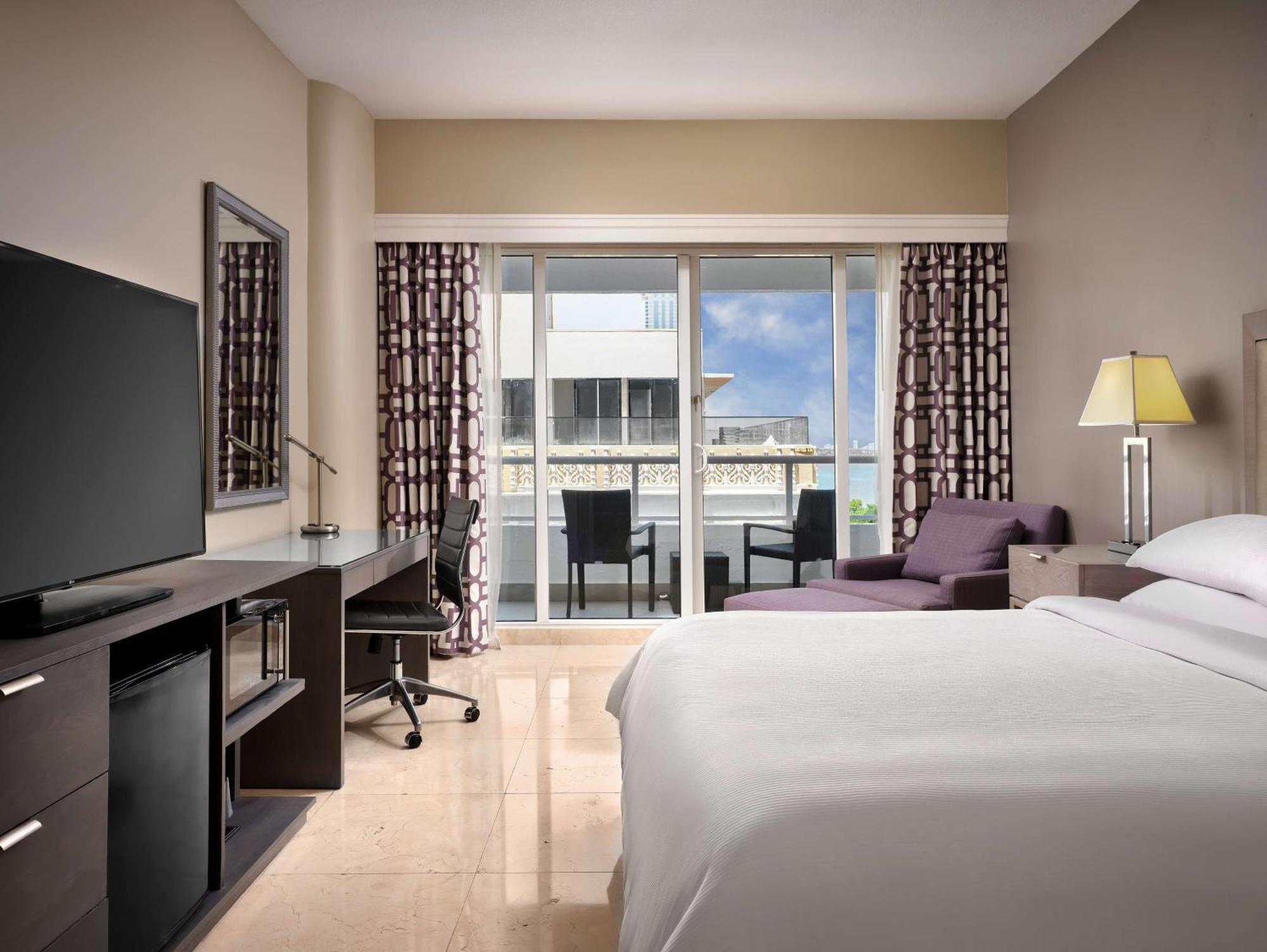King Room Balcony & Park View