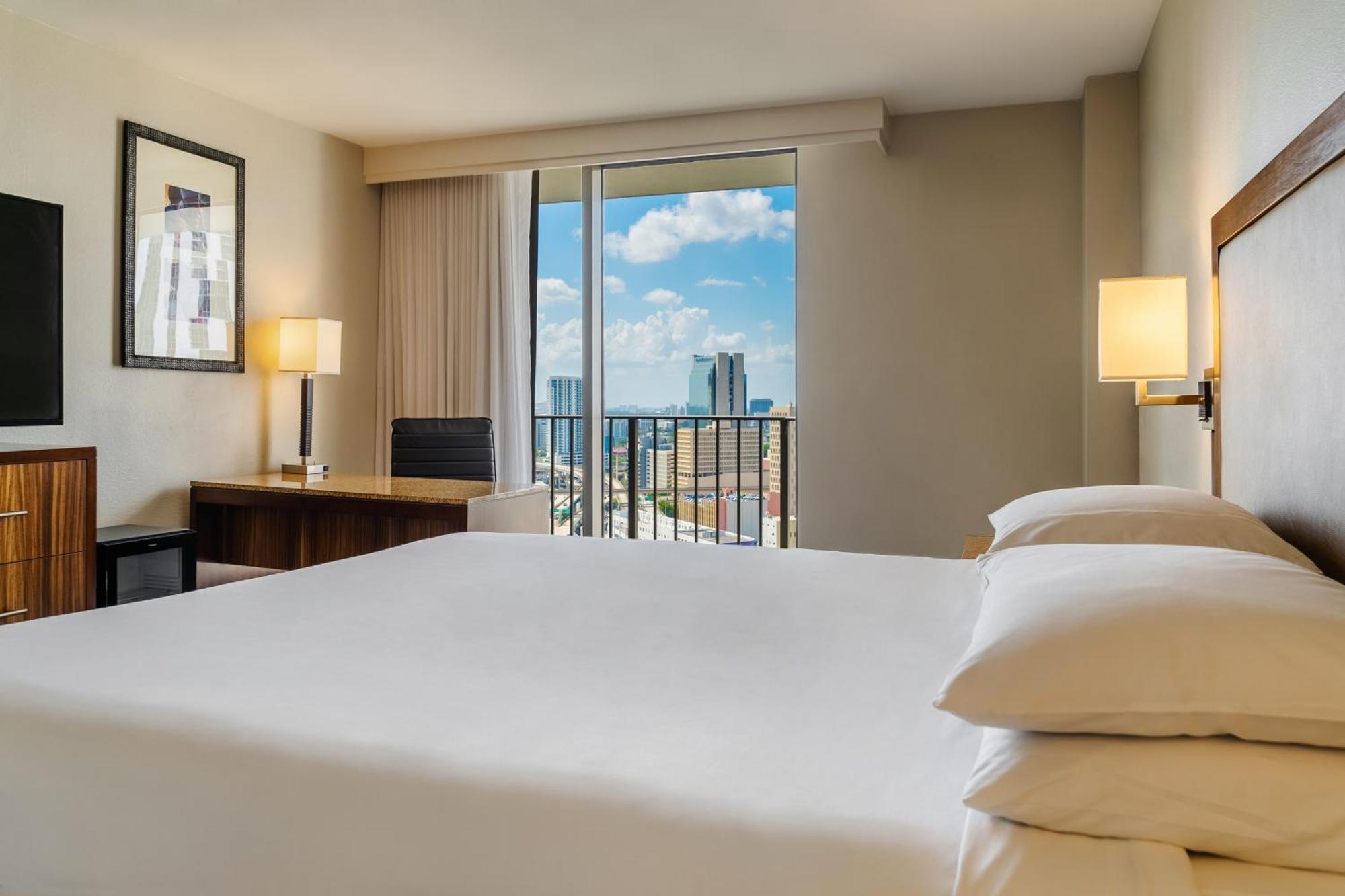 King Room with Accessible Tub - Disability Access,1295801413:JPEG