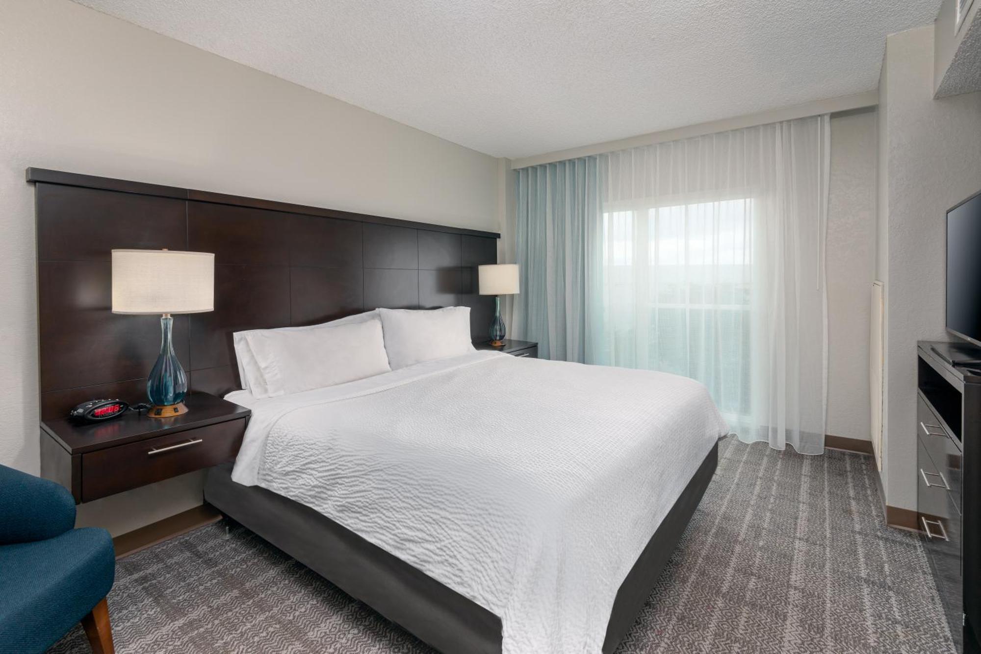 One-Bedroom King Suite Balcony,1620982125:JPEG