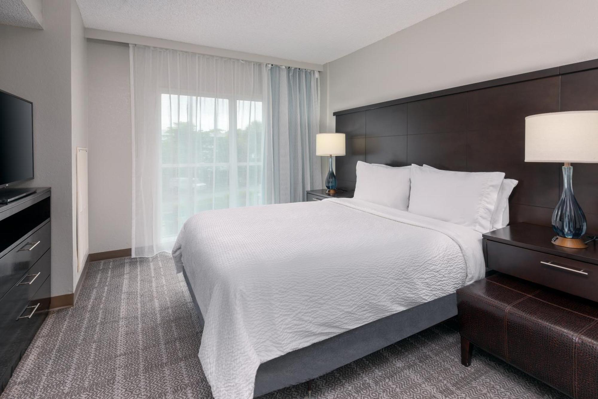 Standard Room,1620982146:JPEG