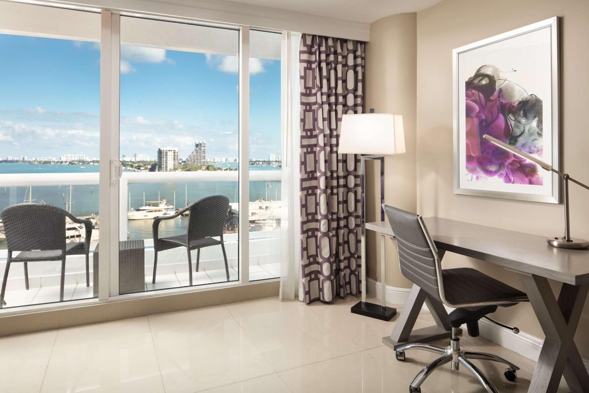 King Room Balcony & Bay View